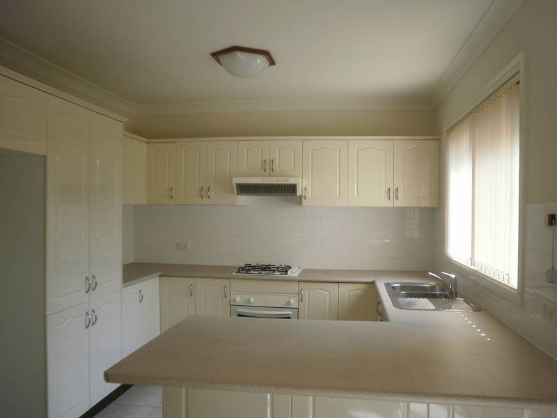 2/64 Ballendella Road, Toongabbie NSW 2146