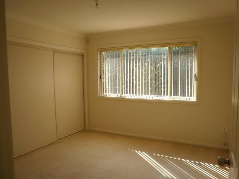 2/64 Ballendella Road, Toongabbie NSW 2146