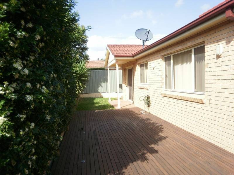 2/64 Ballendella Road, Toongabbie NSW 2146