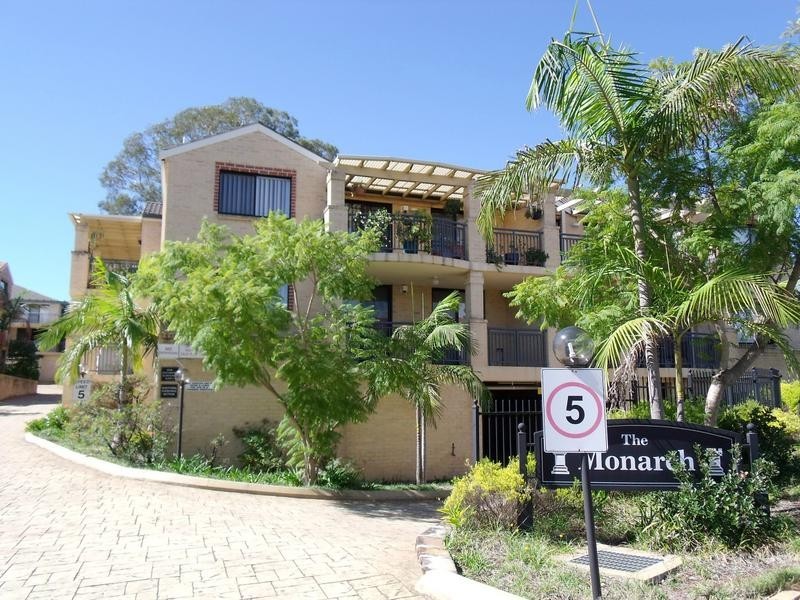 32/56-64 DOBSON CRESCENT, Baulkham Hills NSW 2153