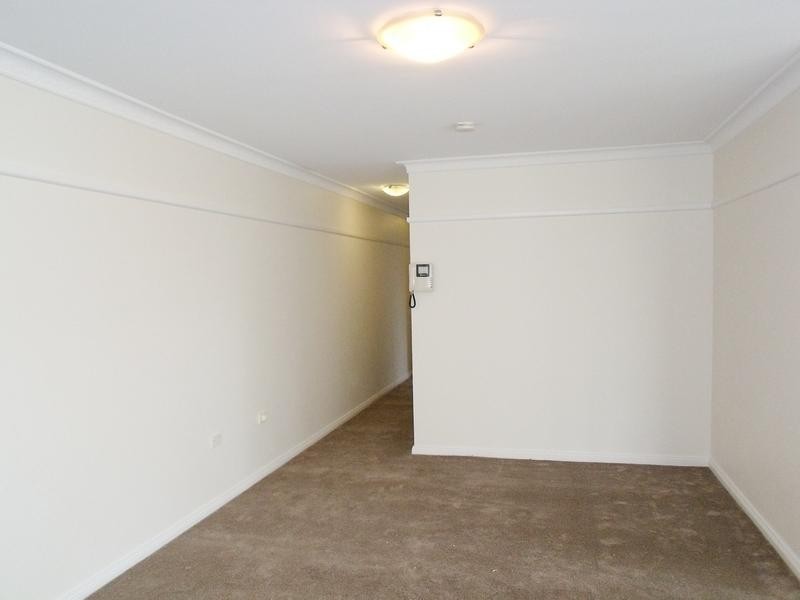 32/56-64 DOBSON CRESCENT, Baulkham Hills NSW 2153
