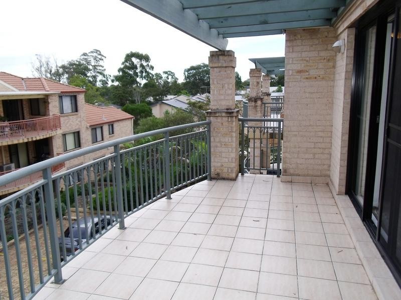 32/56-64 DOBSON CRESCENT, Baulkham Hills NSW 2153