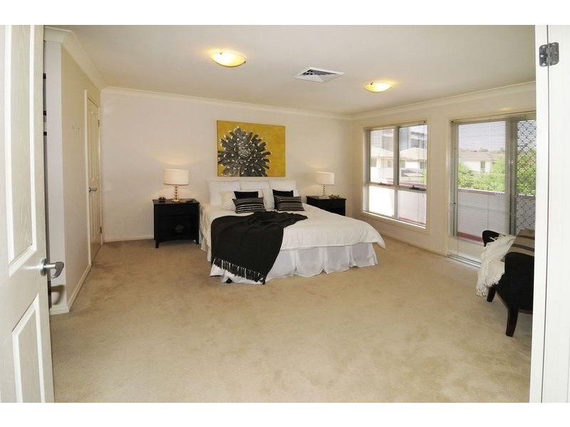 12 Linden Way, Bella Vista NSW 2153