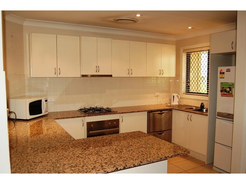 2/18 KENNETH AVENUE, Baulkham Hills NSW 2153