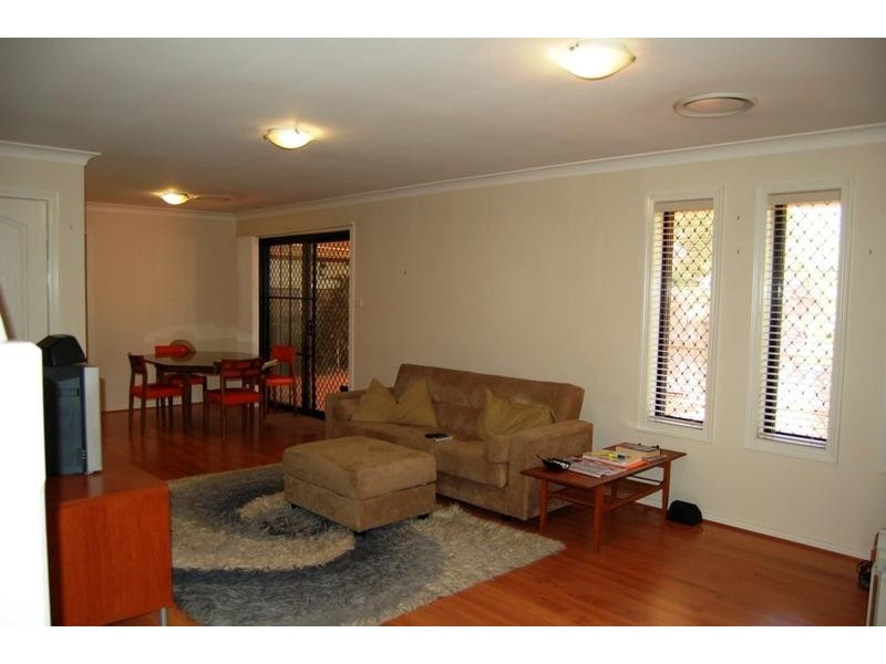 2/18 KENNETH AVENUE, Baulkham Hills NSW 2153