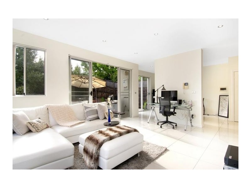 10/40 DOBSON CRESCENT, Baulkham Hills NSW 2153