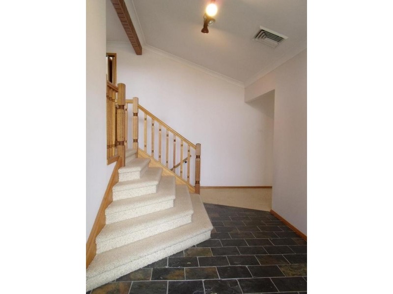 26 OAKDALE PLACE, Baulkham Hills NSW 2153