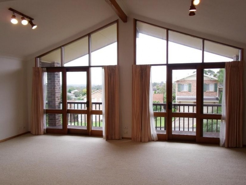 26 OAKDALE PLACE, Baulkham Hills NSW 2153