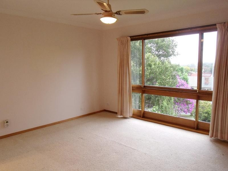 26 OAKDALE PLACE, Baulkham Hills NSW 2153