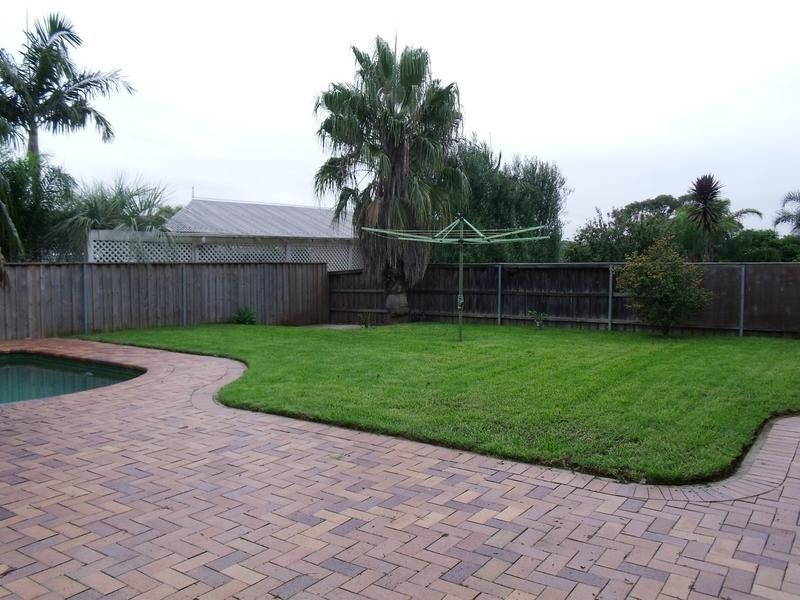 26 OAKDALE PLACE, Baulkham Hills NSW 2153