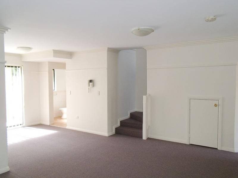 10/4-8 RUSSELL STREET, Baulkham Hills NSW 2153