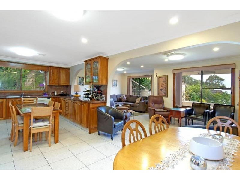 8 Buckleys Road, Winston Hills NSW 2153
