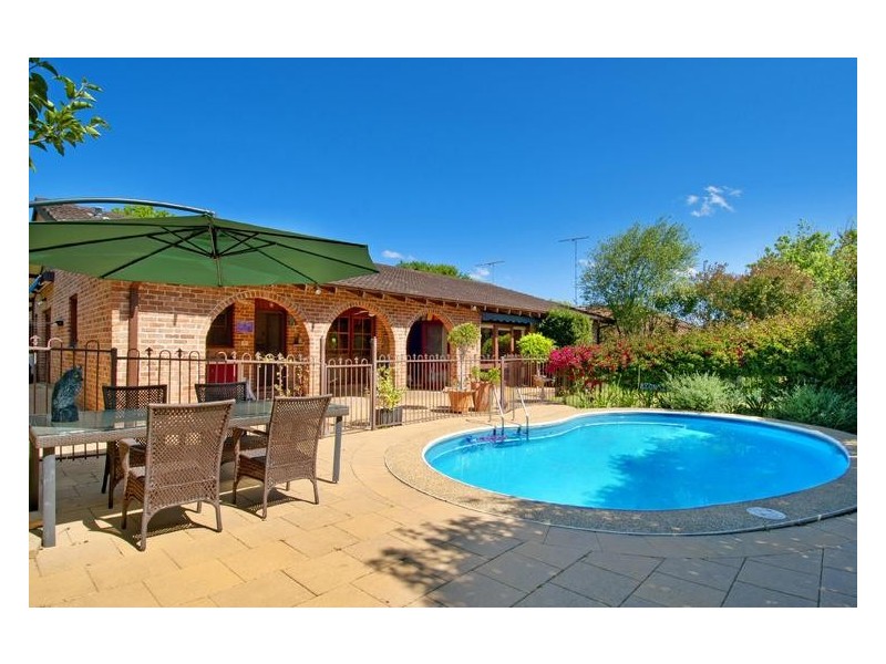 33 Lisa Crescent, Castle Hill NSW 2154