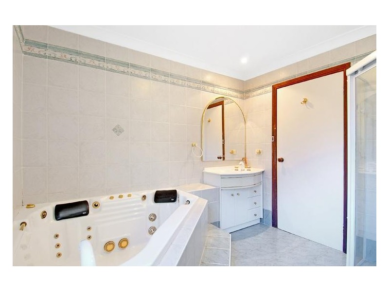 33 Lisa Crescent, Castle Hill NSW 2154