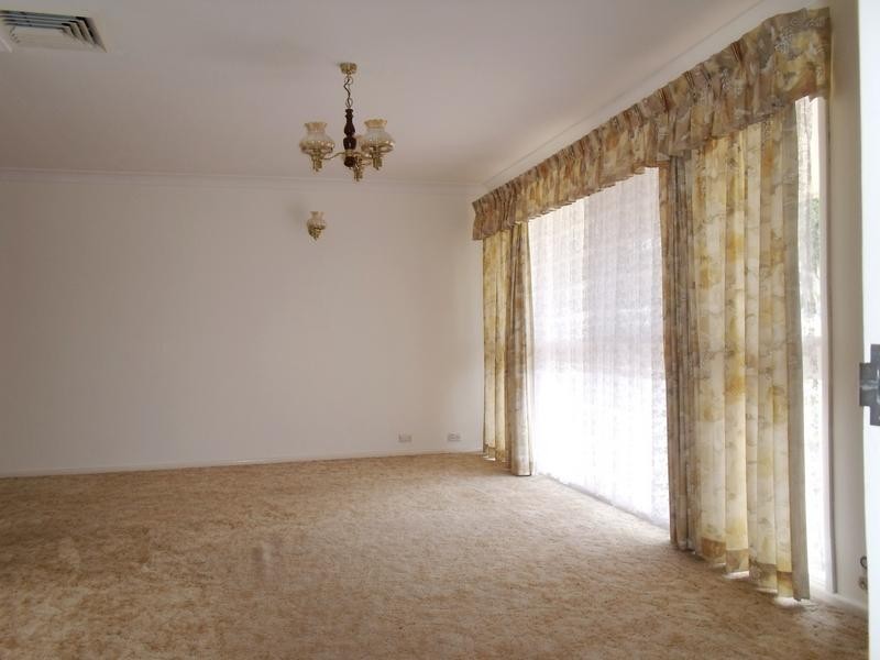 16 LOMOND CRESCENT, Winston Hills NSW 2153