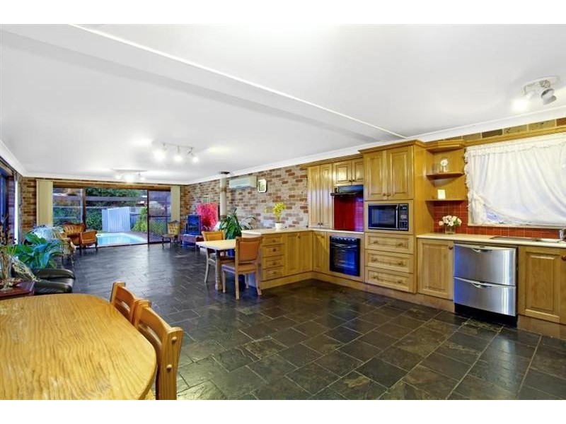 4 VICTOR CLOSE, Baulkham Hills NSW 2153
