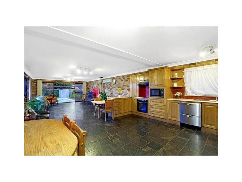 4 VICTOR CLOSE, Baulkham Hills NSW 2153