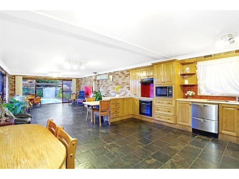 4 VICTOR CLOSE, Baulkham Hills NSW 2153