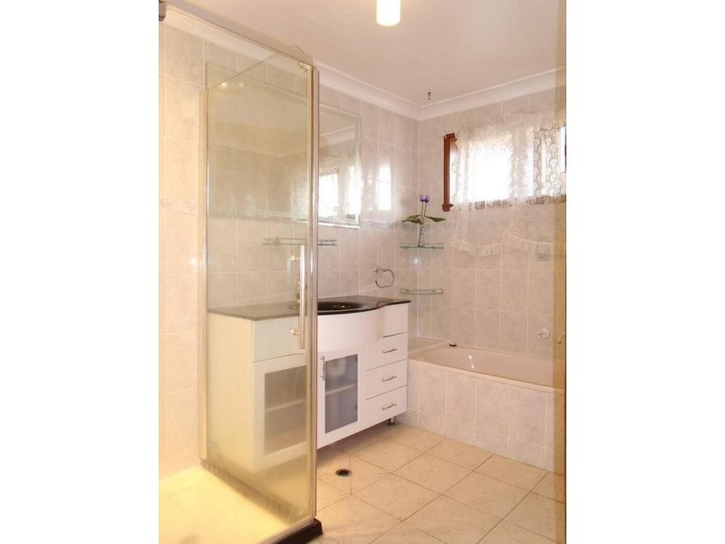 4 VICTOR CLOSE, Baulkham Hills NSW 2153