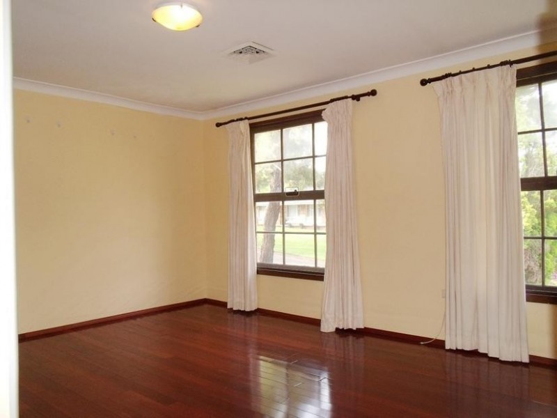 4 VICTOR CLOSE, Baulkham Hills NSW 2153