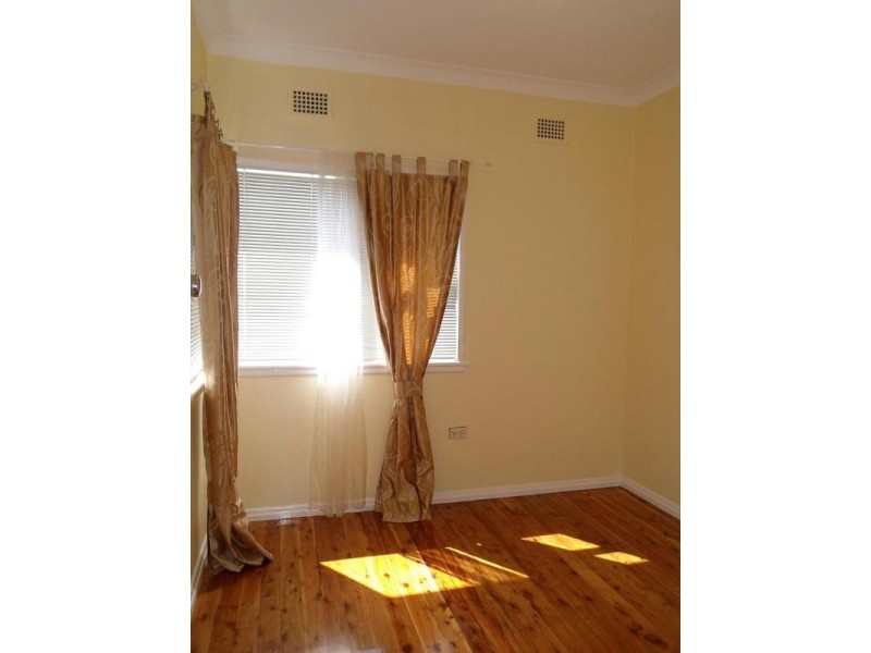 32 MERYLL AVENUE, Baulkham Hills NSW 2153