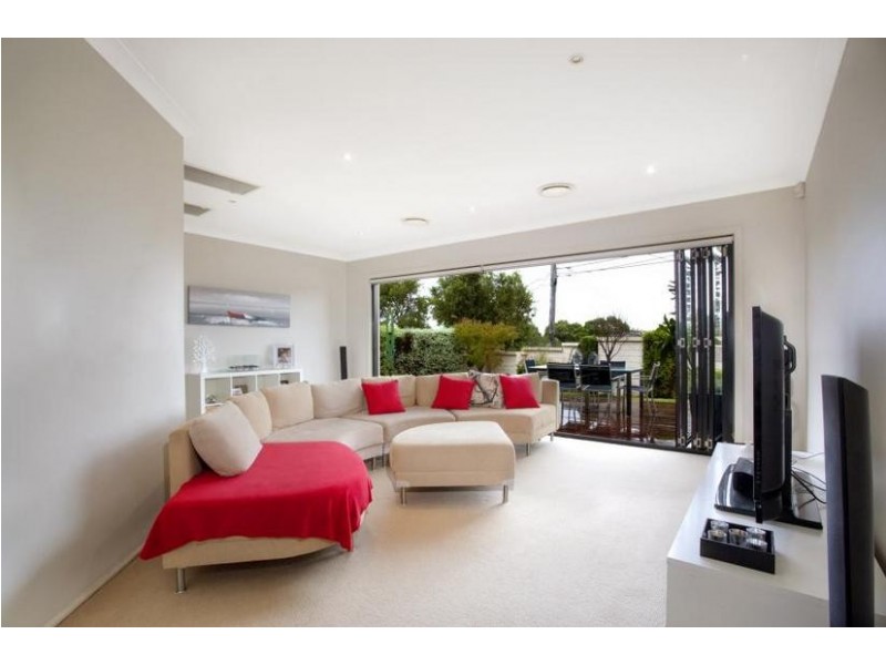 6 ATTLEE PLACE, Winston Hills NSW 2153