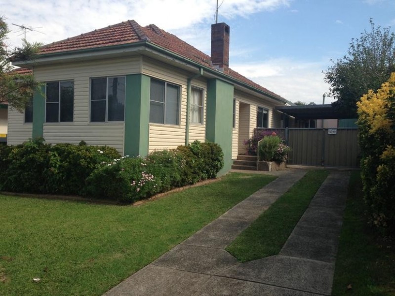 8 Binalong Road, Pendle Hill NSW 2145