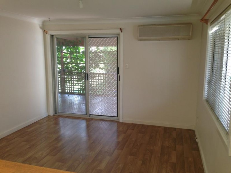 8 Binalong Road, Pendle Hill NSW 2145