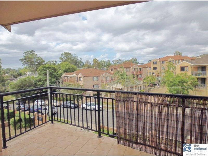 13/49 DOBSON CRESCENT, Baulkham Hills NSW 2153