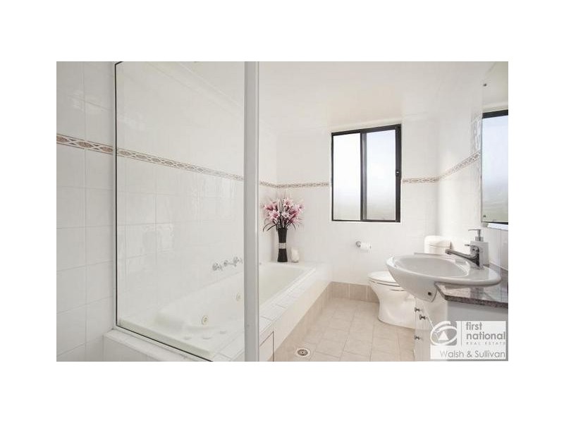 17/49 DOBSON CRESCENT, Baulkham Hills NSW 2153