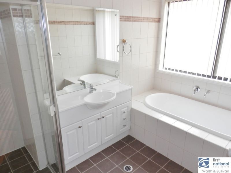 25 KENTWELL CRESCENT, Stanhope Gardens NSW 2768