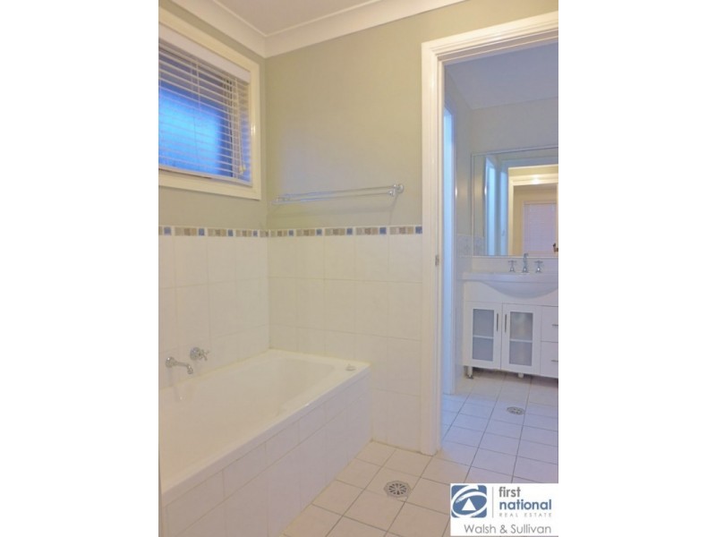 5 DORRIE PLACE, Quakers Hill NSW 2763