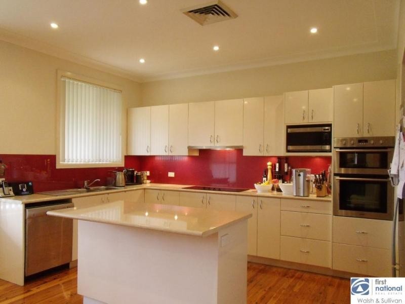 18 PALACE ROAD, Baulkham Hills NSW 2153