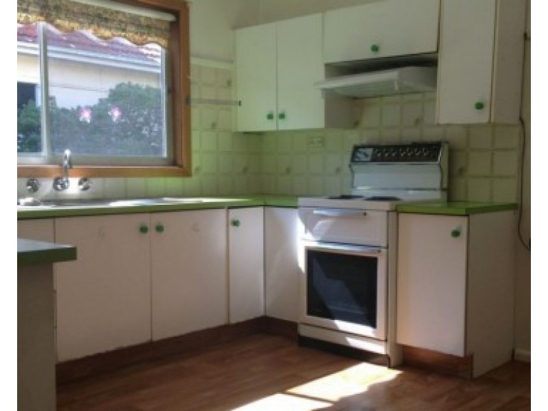 8 Binalong Road, Pendle Hill NSW 2145