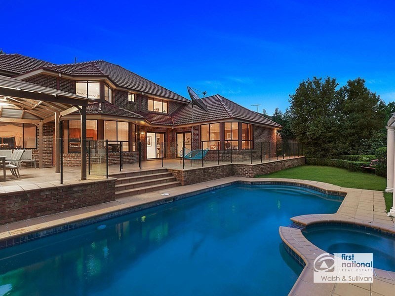 10 CARRBRIDGE DRIVE, Castle Hill NSW 2154