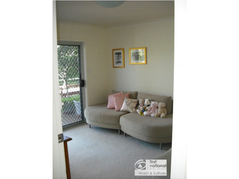 FLAT/10 McMillan Avenue, Winston Hills NSW 2153