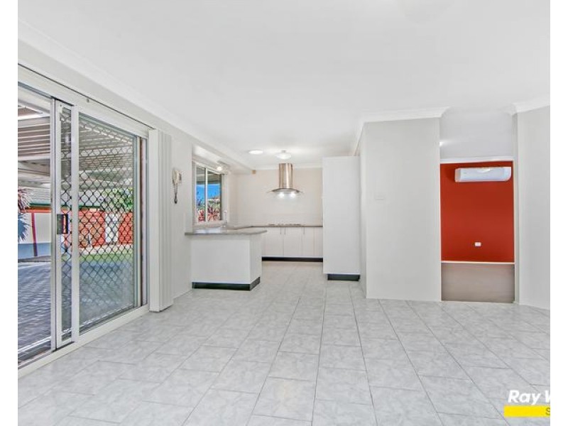10 Gracelands Dr, Quakers Hill NSW 2763
