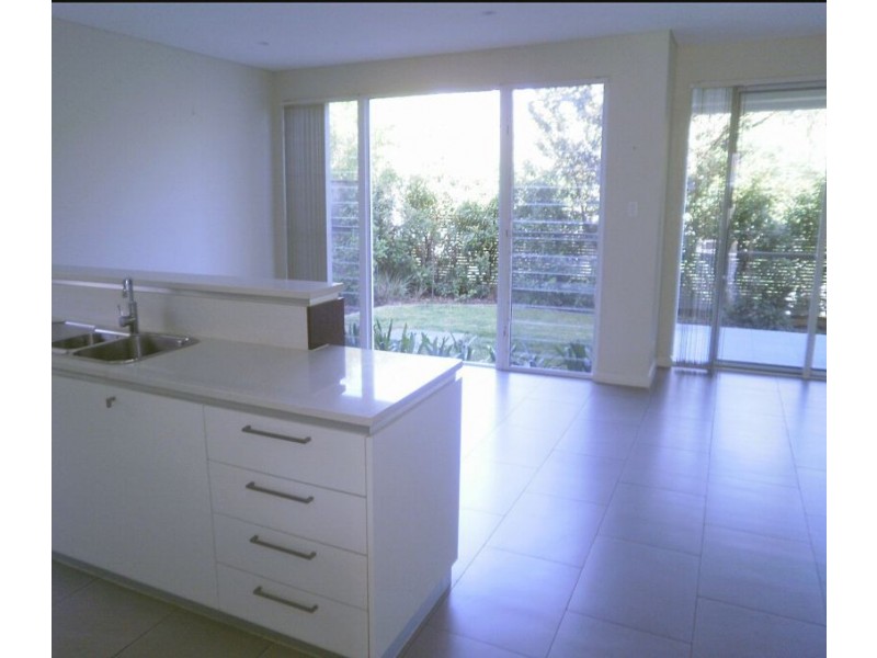 4 Waterstone Crescent, Bella Vista NSW 2153