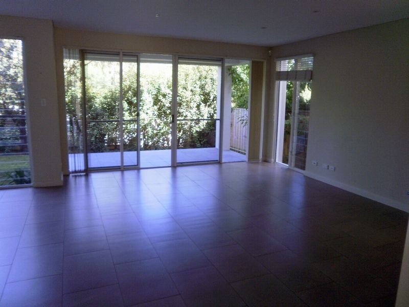 4 Waterstone Crescent, Bella Vista NSW 2153