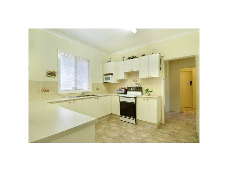 4 Betty Ave, Winston Hills NSW 2153