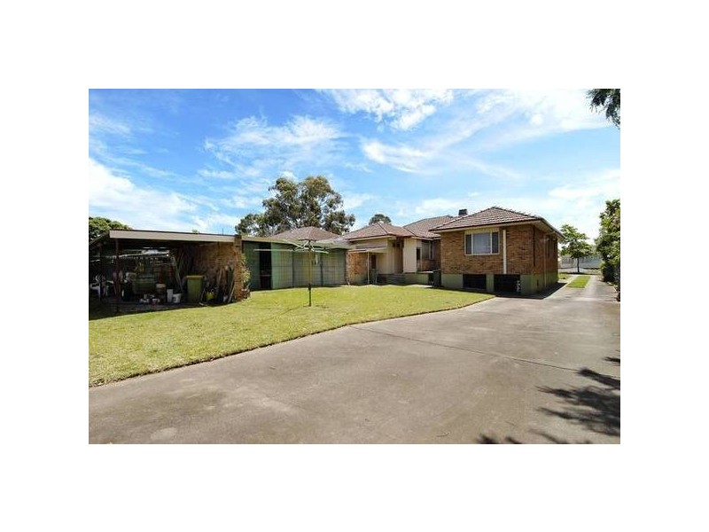 4 Betty Ave, Winston Hills NSW 2153