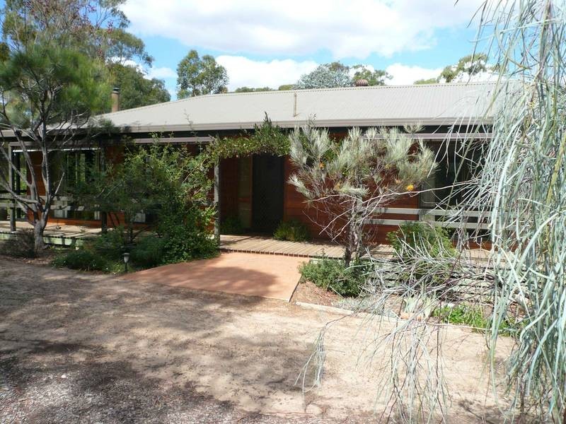52 EDGARS RD, Harrow VIC 3317