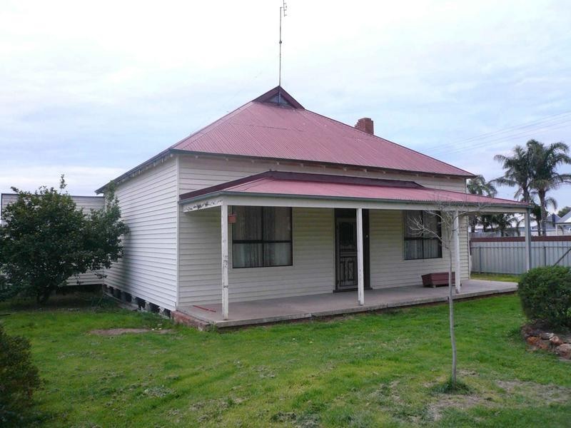 30 Kelsall Street, Warracknabeal VIC 3393