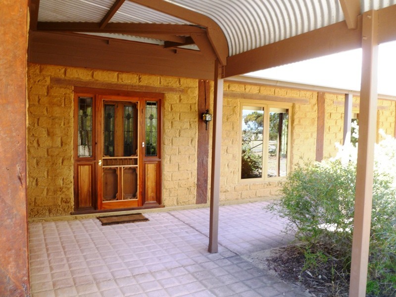 61 Laroona Drive, Quantong VIC 3401