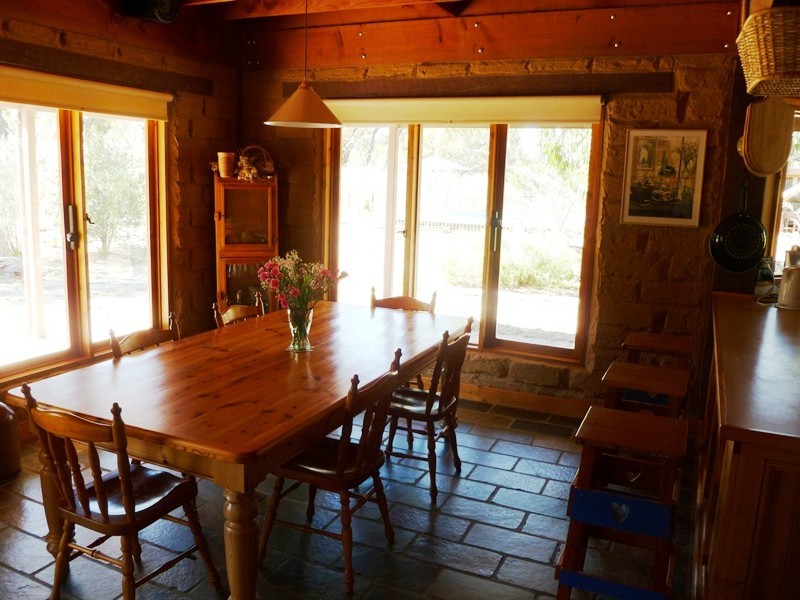 61 Laroona Drive, Quantong VIC 3401