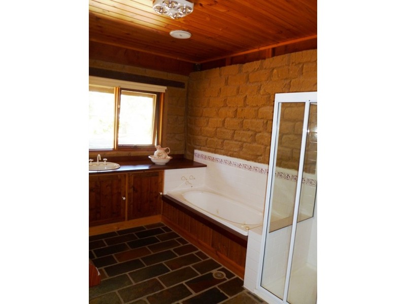 61 Laroona Drive, Quantong VIC 3401