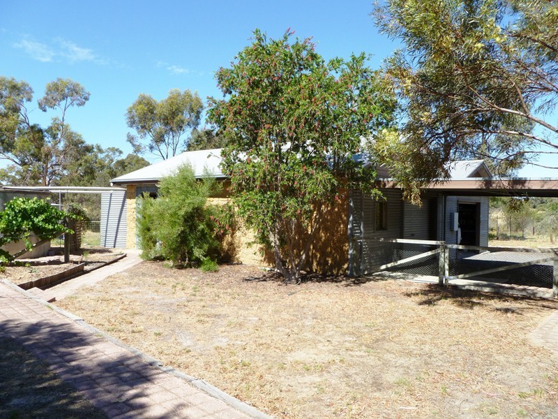 61 Laroona Drive, Quantong VIC 3401