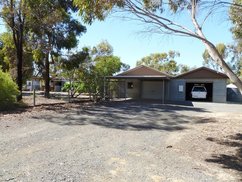 61 Laroona Drive, Quantong VIC 3401