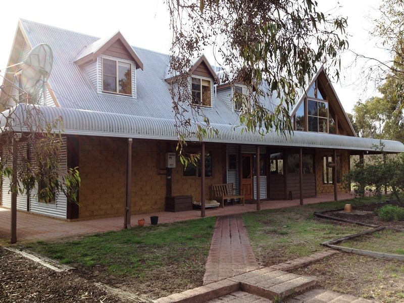 61 Laroona Drive, Quantong VIC 3401