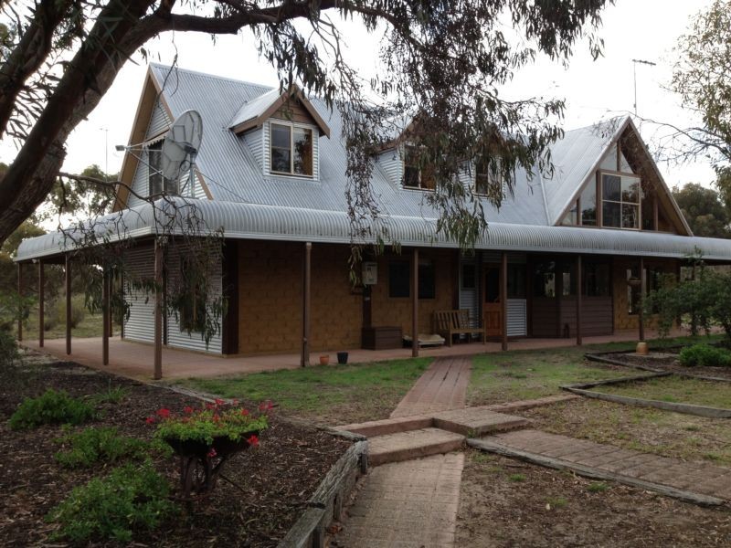 61 Laroona Drive, Quantong VIC 3401